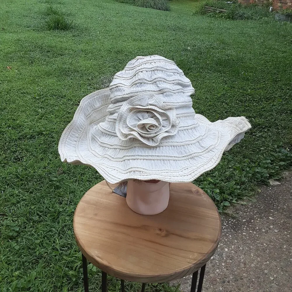 Floppy Hat New No Tags Floral Creams Adjustable